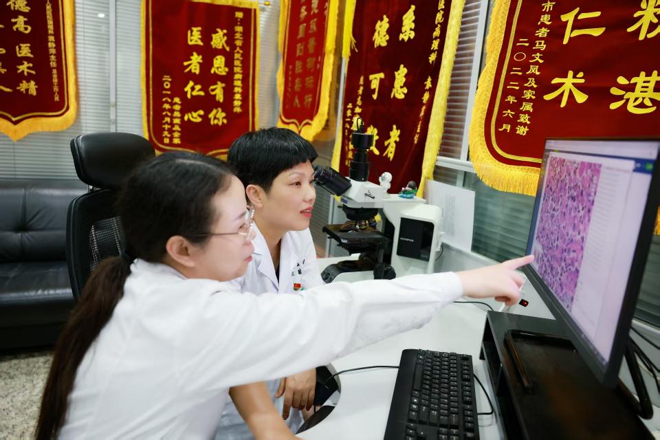 武汉大学人民医院袁静萍教授荣膺 2025 年度「荆楚最美健康守护者」