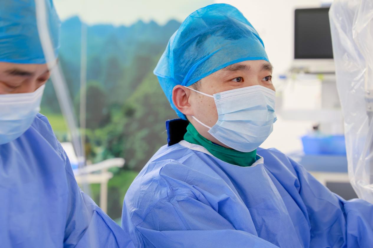 8 岁女孩猛蹿到 1.46 米！医生提醒：孩子身高「狂飙」或是性早熟