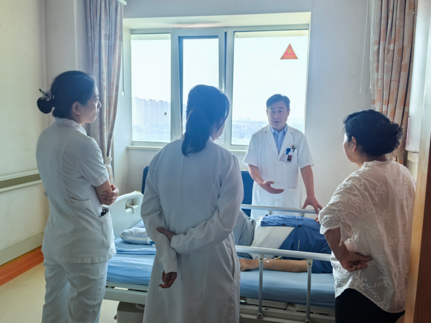 耄耋老者频繁「咯血」,子孙奔波寻医