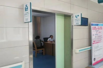 锦旗背后的守护：妇产用药门诊为孕妈妈用药安全暖心护航！