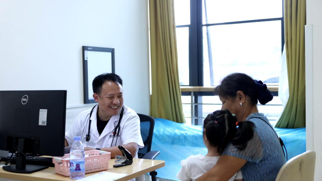 8·19 致敬生命守护者|不负白衣 以爱为光