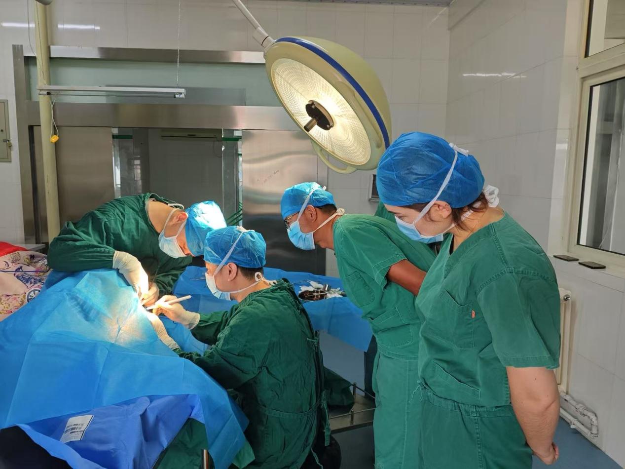 万里送医践初心!南医大逸夫医院援疆专家用仁心筑梦边疆