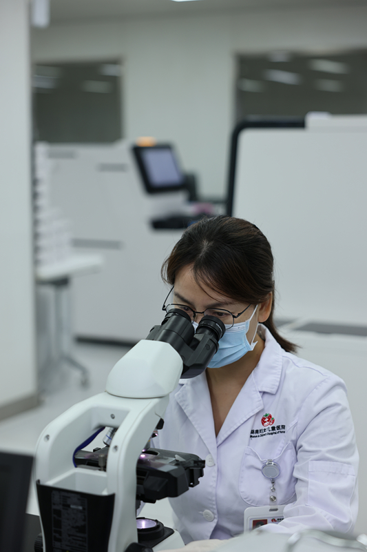 8·19 致敬生命守护者|不负白衣 以爱为光