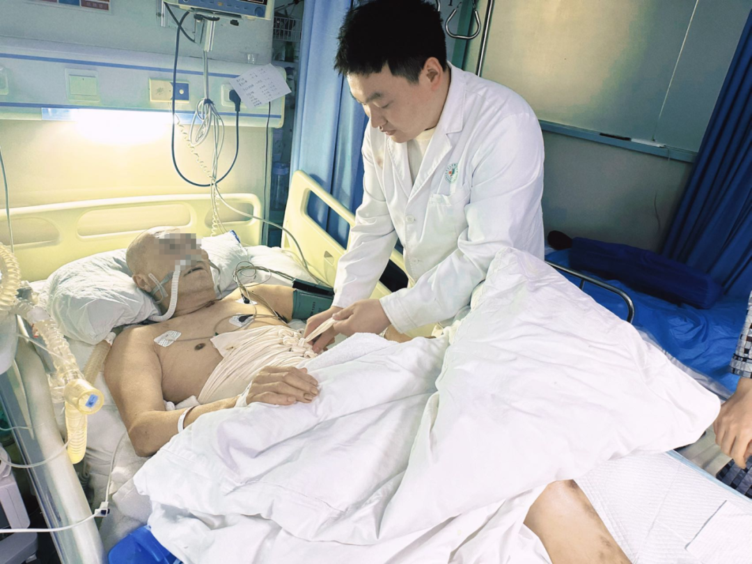 中国医师节丨光影为笺,致敬「德馨技勤」的一附院人