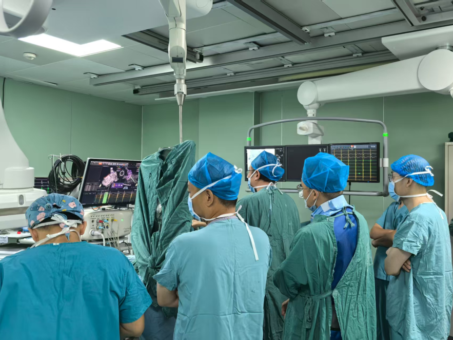 中国医师节丨光影为笺,致敬「德馨技勤」的一附院人