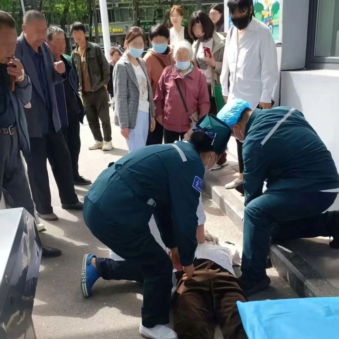 中国医师节丨光影为笺,致敬「德馨技勤」的一附院人