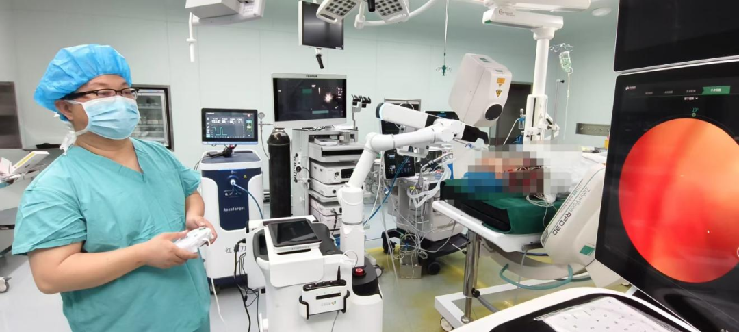 中国医师节丨光影为笺,致敬「德馨技勤」的一附院人