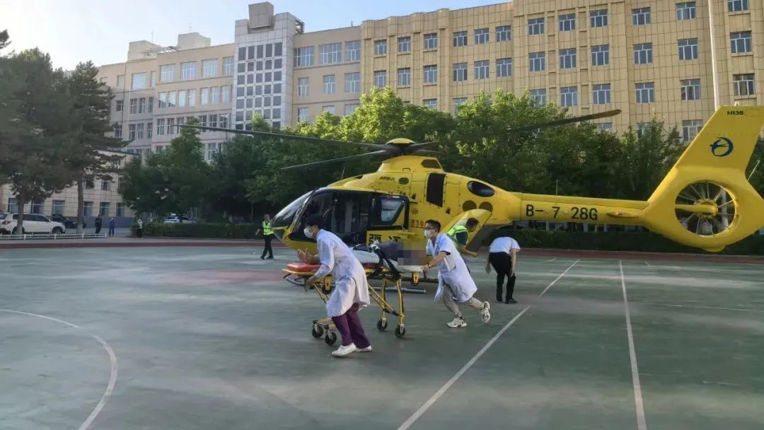 中国医师节丨光影为笺,致敬「德馨技勤」的一附院人