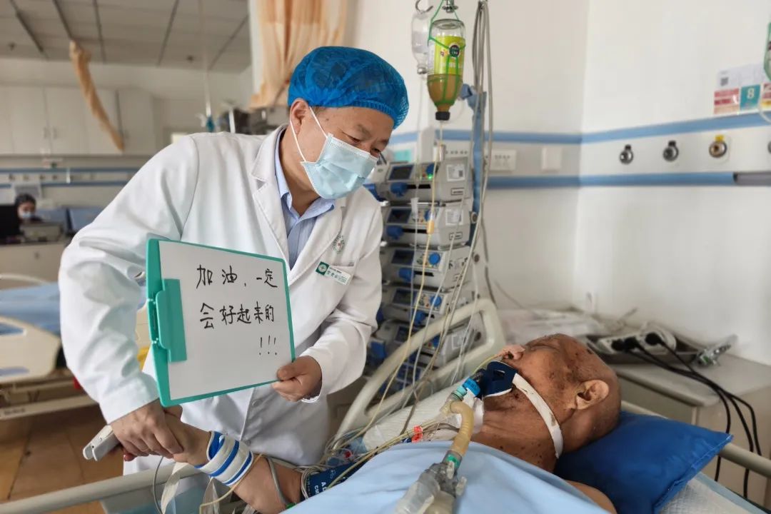 中国医师节丨光影为笺,致敬「德馨技勤」的一附院人