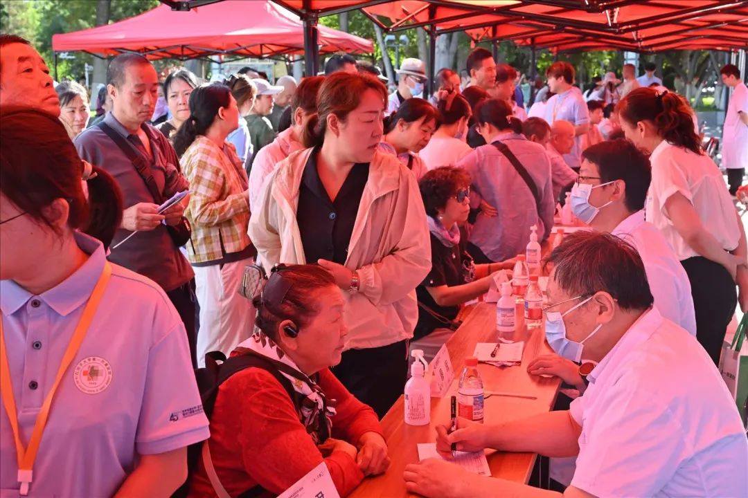 中国医师节丨光影为笺,致敬「德馨技勤」的一附院人