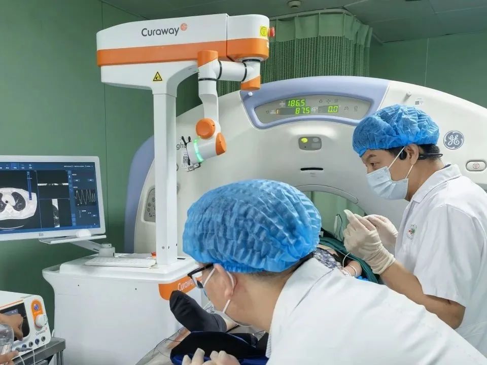 中国医师节丨光影为笺,致敬「德馨技勤」的一附院人