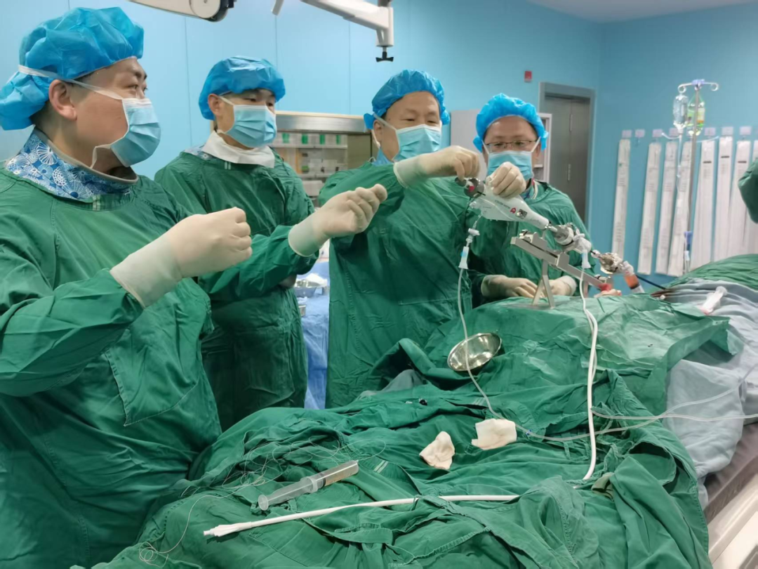 中国医师节丨光影为笺,致敬「德馨技勤」的一附院人