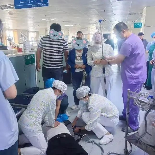 中国医师节丨光影为笺,致敬「德馨技勤」的一附院人