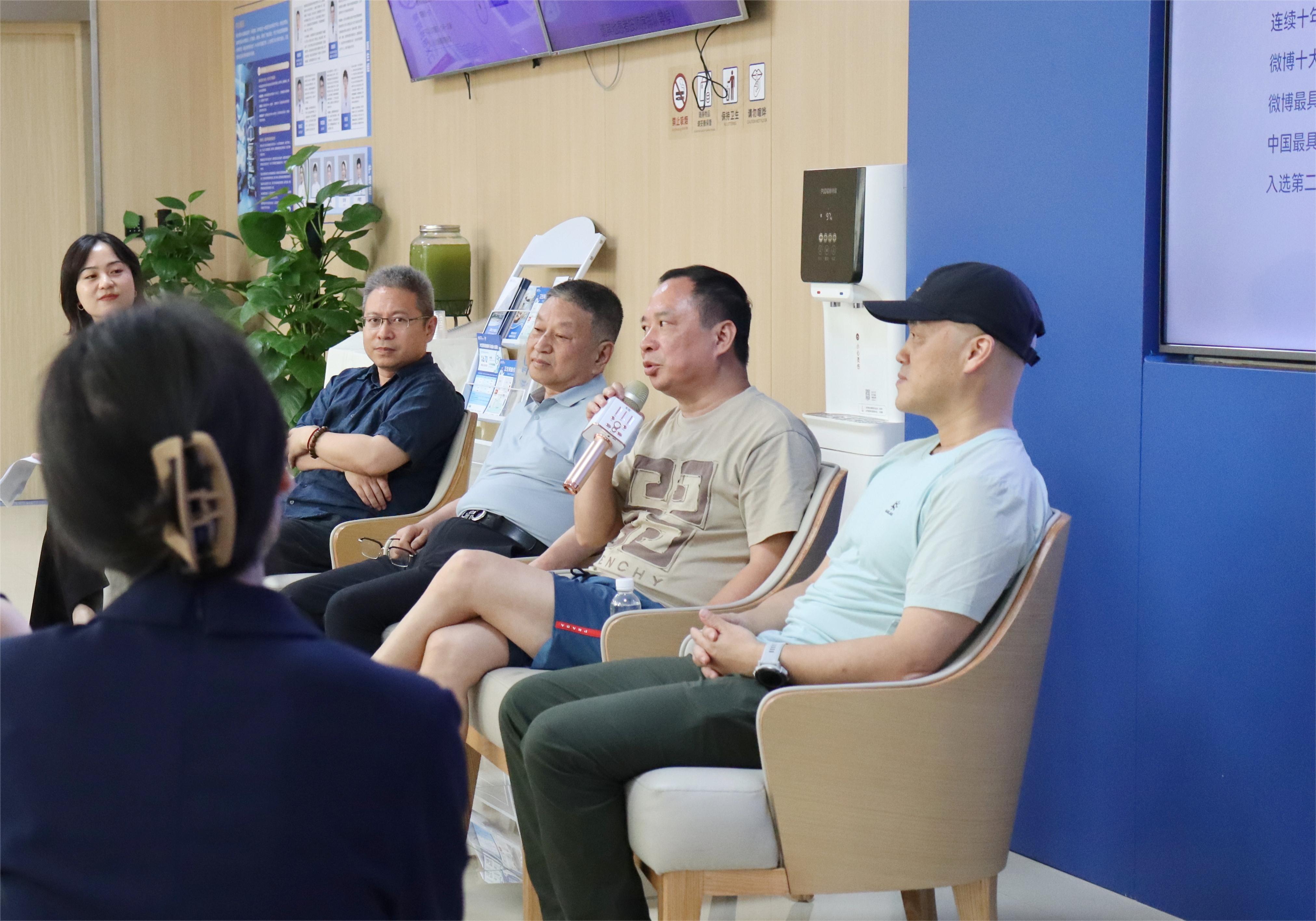 医疗界 IP 大碰撞!「成都下水道」「消化科倔老头」「扫地僧一听」汇聚新华医院,共探医学新媒体「破圈」之道!