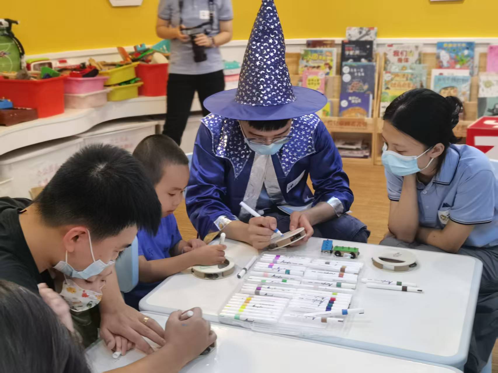 童心绘暖意，感恩「医」路相伴——深圳儿童医院 Vcare 关爱空间上演别样医师节