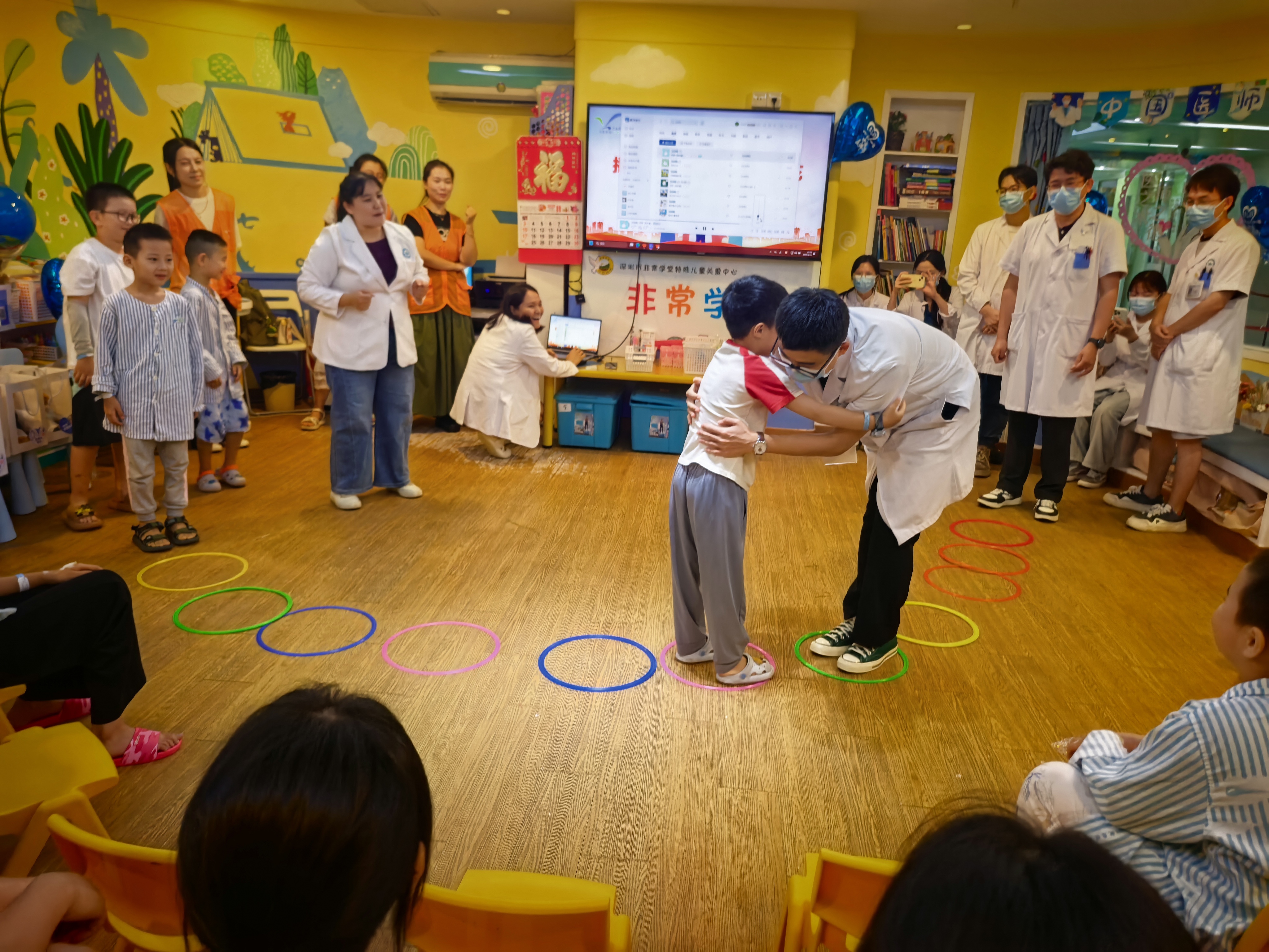 童心绘暖意，感恩「医」路相伴——深圳儿童医院 Vcare 关爱空间上演别样医师节