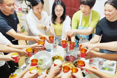 「饺香情暖 关爱入心」北京华厦民众眼科医院领导暖心慰问住宿员工