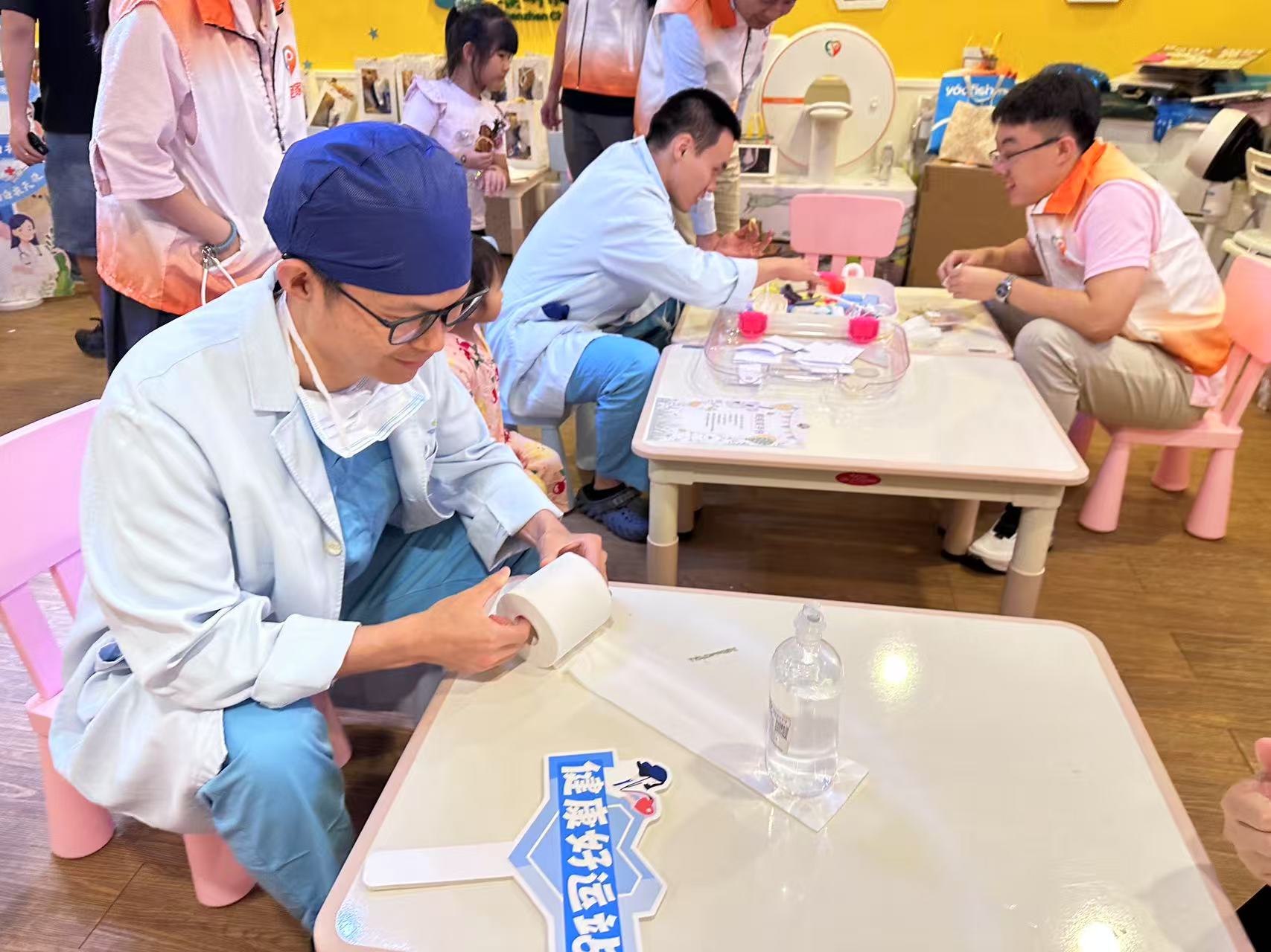 童心绘暖意，感恩「医」路相伴——深圳儿童医院 Vcare 关爱空间上演别样医师节