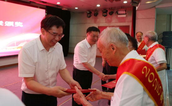 德馨于行 技精于勤|太和医院举行 2025 年第八届中国医师节表彰大会