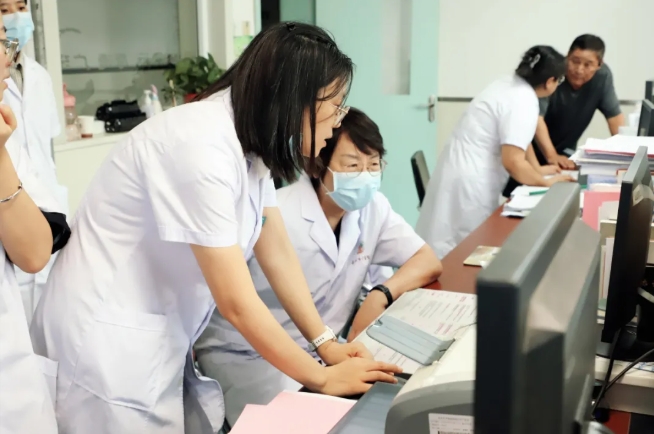 中国老年学和老年医学学会肿瘤康复长治市中医医院实践基地中期指导暨《结直肠癌中西医结合诊疗指南》宣贯会在长治市中医医院举行