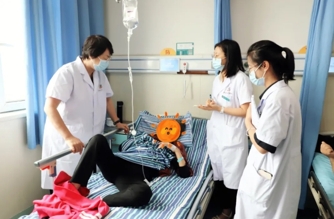 中国老年学和老年医学学会肿瘤康复长治市中医医院实践基地中期指导暨《结直肠癌中西医结合诊疗指南》宣贯会在长治市中医医院举行