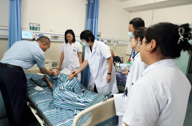 中国老年学和老年医学学会肿瘤康复长治市中医医院实践基地中期指导暨《结直肠癌中西医结合诊疗指南》宣贯会在长治市中医医院举行