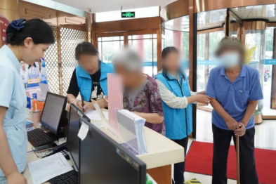 北京华厦民众眼科医院携手大屯街道共同举办「光启银龄」眼部体检慈善活动