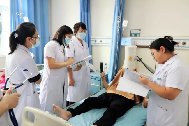 中国老年学和老年医学学会肿瘤康复长治市中医医院实践基地中期指导暨《结直肠癌中西医结合诊疗指南》宣贯会在长治市中医医院举行