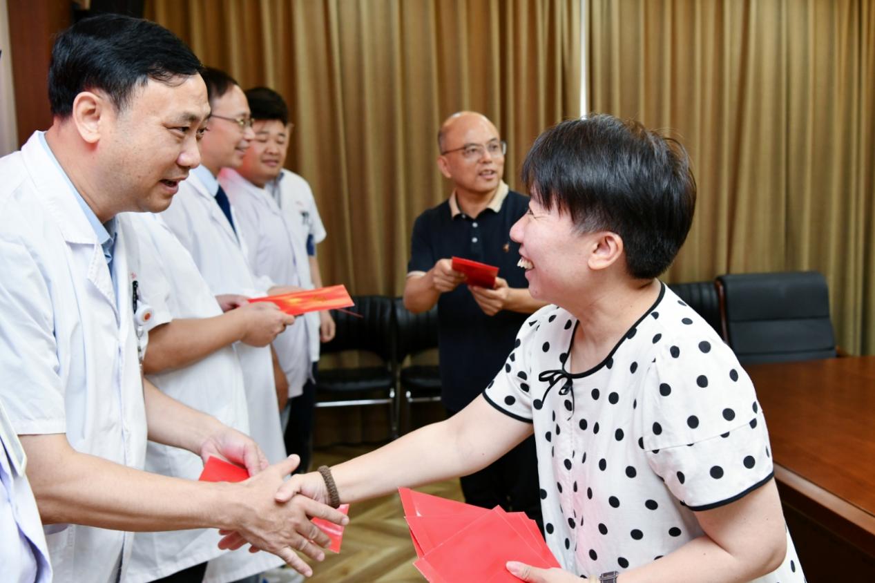 江西省总工会、教育工会一行到南昌大学二附院走访慰问——情系医师节 慰问暖人心