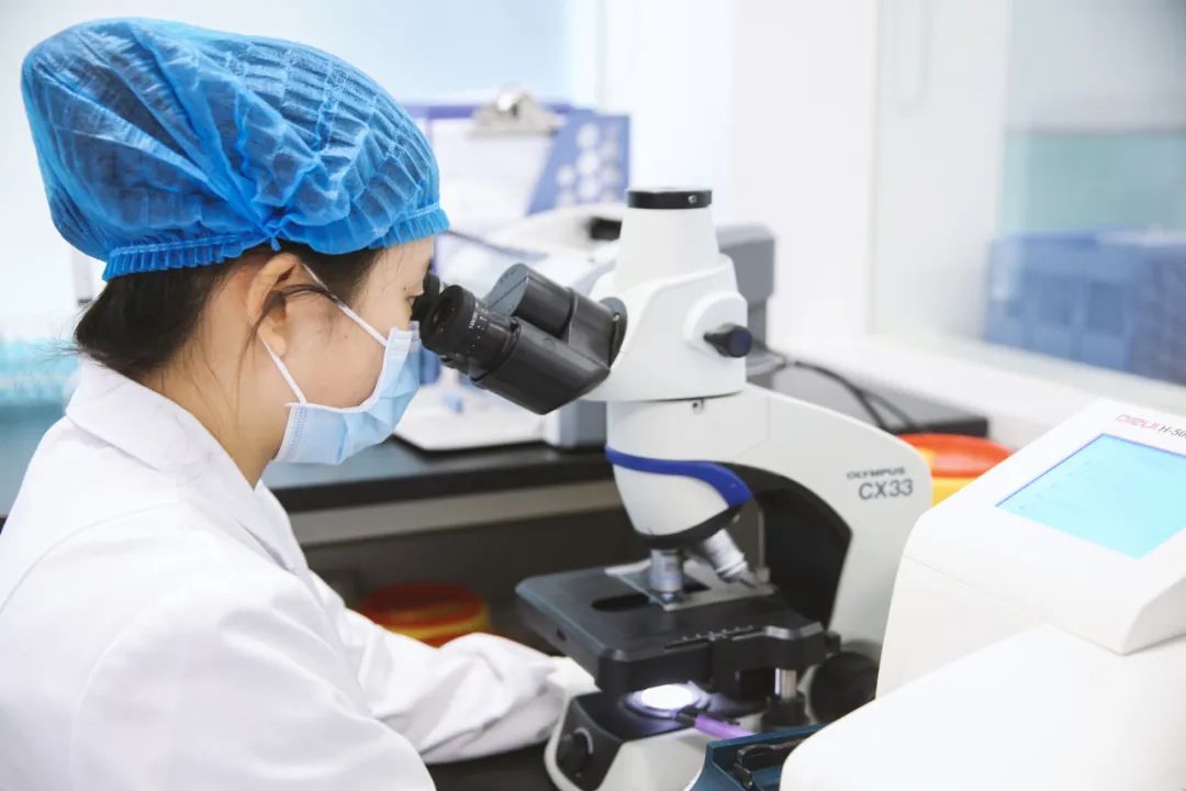 时光里的温柔刻痕 | 中国医师节,致敬「生命见证者」