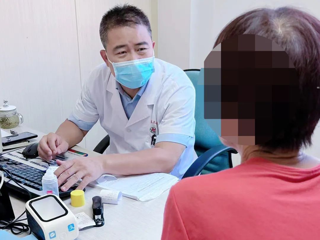 75 岁阿婆眼睛看不清？这病太会「蒙眼」了！