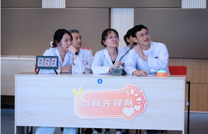 镇江瑞康医院 2025 年中国医师节庆祝表彰大会