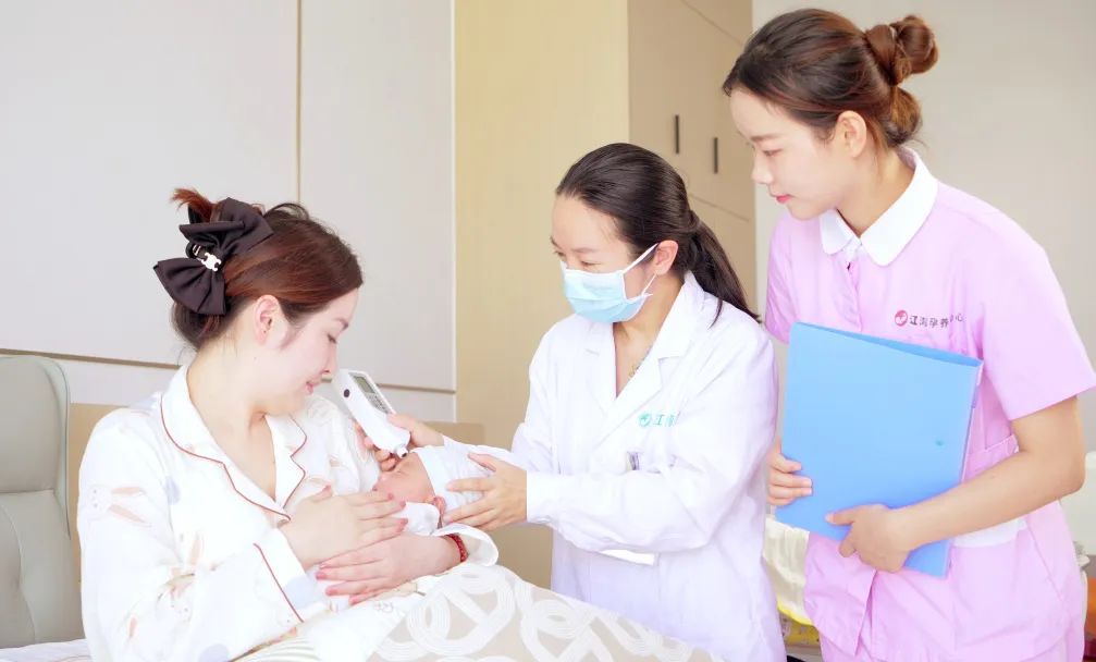 时光里的温柔刻痕 | 中国医师节,致敬「生命见证者」