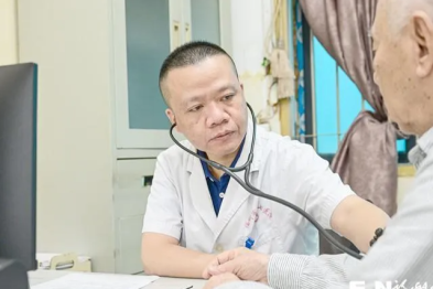 致敬医师节 | 仁心仁术敬佑生命，用心用情守护健康