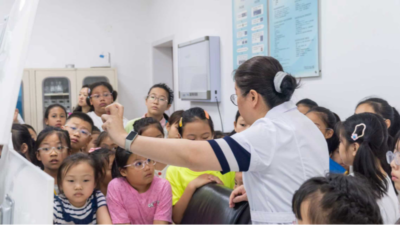 卓越少年义工团走进海扶刀发源地,近 80 组亲子家庭探索超声波奥秘