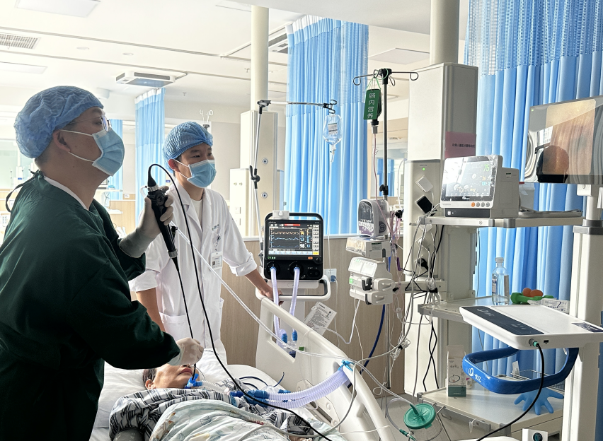 从「卧床呼吸机依赖」到「自主吃饭盼回家」——68 岁方嬢嬢的重症康复故事