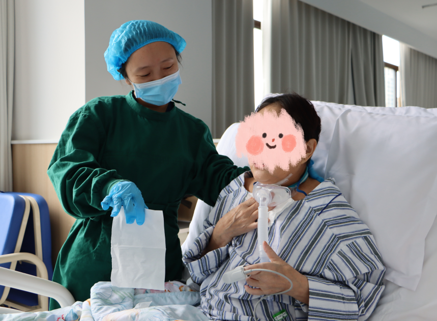 从「卧床呼吸机依赖」到「自主吃饭盼回家」——68 岁方嬢嬢的重症康复故事