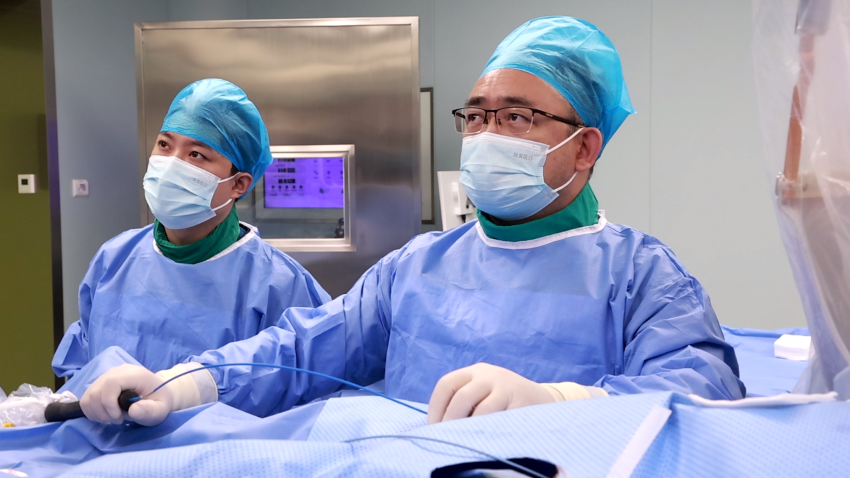 女子心脏频繁乱跳像打鼓,亚总专家秒速「放电」终结心头大患