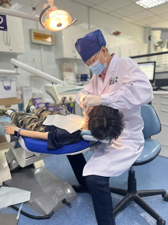 22 年传承的信任:一张旧报纸见证儿童正畸理念革新