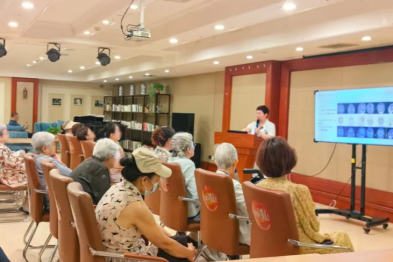 守护记忆，温暖同行 —— 全景医学北京中心走进椿萱茂开展公益科普及初筛活动