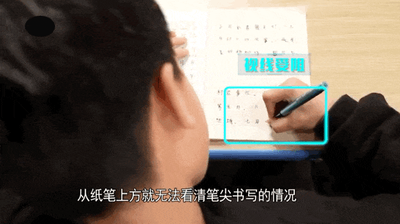 娃歪着写作业,我躺着玩手机,查完视力眼前一黑