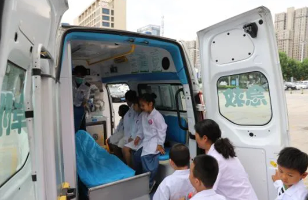 阜阳市妇女儿童医院暑期「医学」体验营落幕，萌娃变身「小医生」解锁医学启蒙之旅
