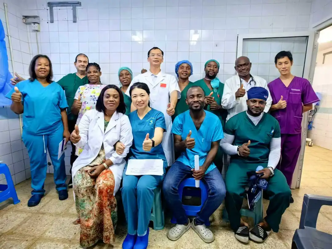深圳市妇幼保健院援非医生阎恺、高航:跨越山海的生命守护者