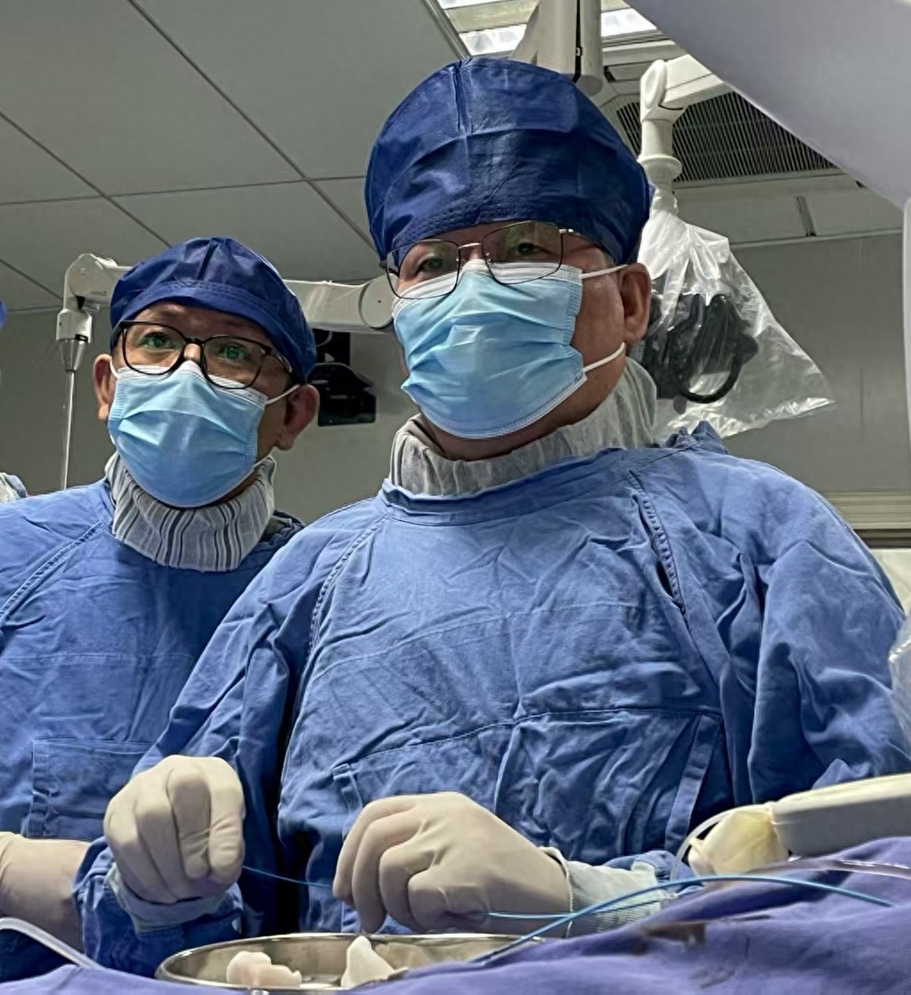 老人冠状动脉堵满「硬石头」 「组合拳」击碎心脏血管「拦路石」