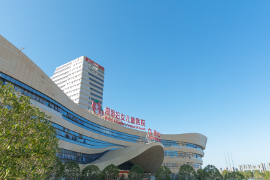 全年 0 元挂号，工装即通行证，即日起这些人来草莓医院可免挂号费！