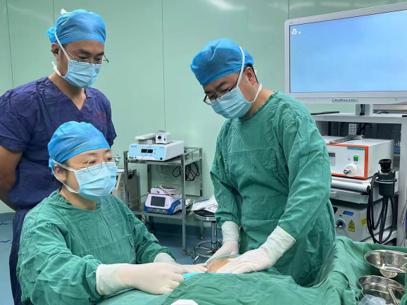 跨越千里 技术下沉,江苏专家助力新疆新源县完成首例中耳手术