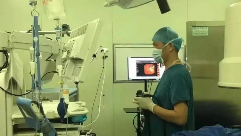 七旬老人胆管化脓合并胰腺炎，多学科联合微创取石成功脱险