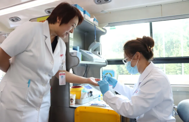 西安高新医院举办 2025 年第十二届卫生健康系统无偿献血月活动