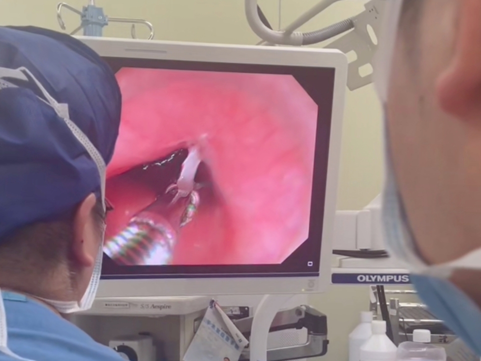 「夺命鱼刺」威胁 93 岁老人，集团医院深夜联动成功排险