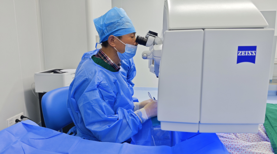 做完飞秒手术,还会近视、老花吗?华厦眼科张明昌教授一次性讲明白